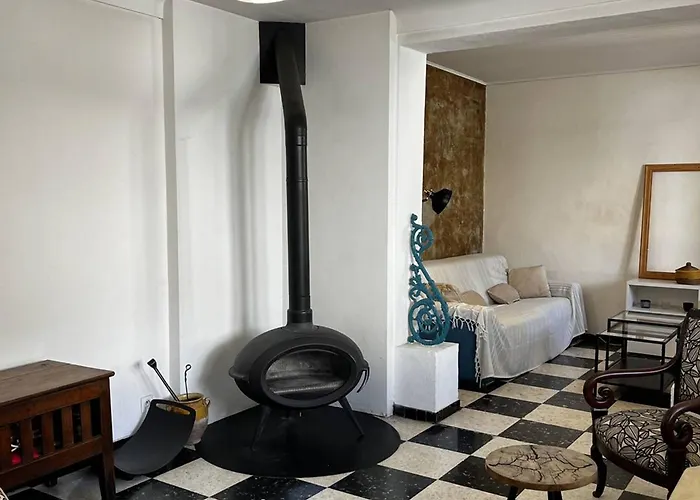 Maison A Proche De La Et Des Commodites - Fr-1-696-84