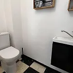 Maison A Proche De La Et Des Commodites - Fr-1-696-84 *