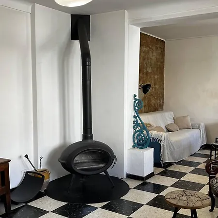 Maison A Proche De La Et Des Commodites - Fr-1-696-84